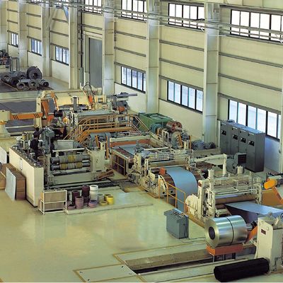 Linea de corte de bobinas de acero de peso de 28 T con máquina de afeitar de nivelación de desenrollamiento