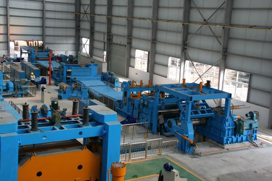 Linea de corte de bobinas de acero de peso de 28 T con máquina de afeitar de nivelación de desenrollamiento