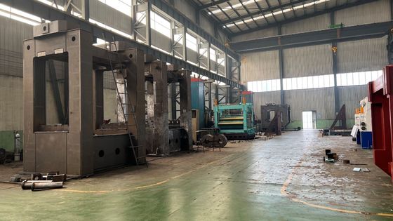 Nivelador de bobinas de acero para aplanar y volver a enrollar hojas metálicas en la fabricación de automóviles