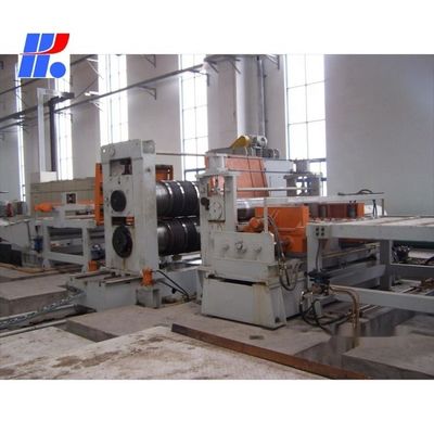 Línea de apilamiento para el desenrollamiento de la bobina de acero inoxidable para la nivelación de la cizalladura para 4640*1815*1910 Tamaño