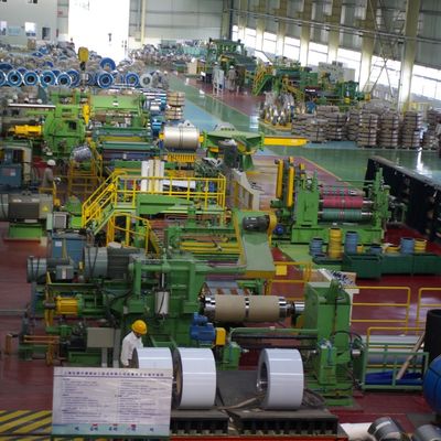 Línea de producción de cizallas voladoras de desenrollamiento de bobinas metálicas con inspección de salida por video