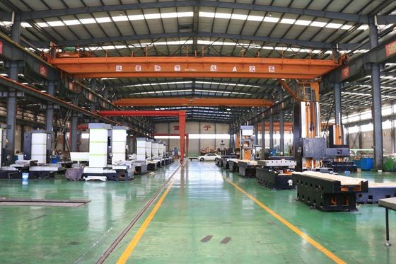 Máquina de perforación y fresado CNC competitiva con precisión de posicionamiento de ± 0,03/500 mm