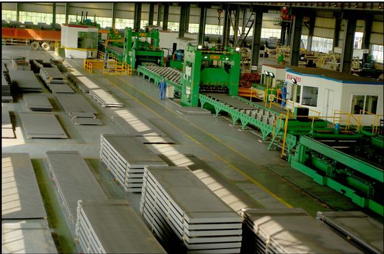 Máquina de nivelamiento de desenrollamiento y de corte para el corte de bobinas de acero de precisión en fábricas de acero
