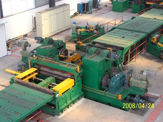 Línea de producción de nivelación y de corte por desenrollamiento con engranaje para el corte de acero de precisión