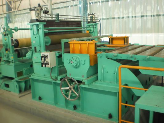 240KW de alta productividad de la bobina de metal desenrollado nivelación línea de combinación de cizalladura voladora