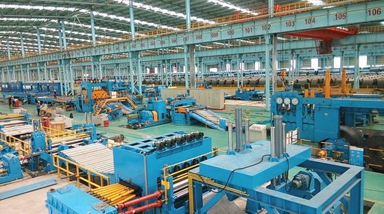 Línea de producción de cizallas móviles de nivelación de desenrollamiento de bobinas metálicas con alta productividad